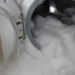 Много пены в стиральной машине: что делать?
